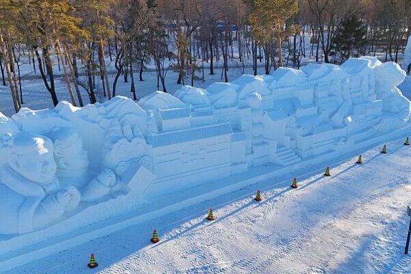 Harbin’s Snow Art Spectacle: Sun Island Expo Unveils Over 200 Sculptures! ❄️ Harbin_s_Snow_Art_Spectacle__Sun_Island_Expo_Unveils_Over_200_Sculptures____