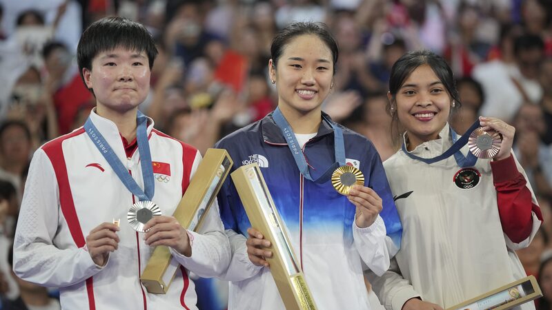 He_Bingjiao_s_Heartfelt_Tribute_to_Injured_Rival_at_Paris_2024__ - News for amigos, by amigos He_Bingjiao_s_Heartfelt_Tribute_to_Injured_Rival_at_Paris_2024__