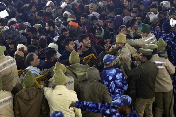 Heartbreak at Maha Kumbh Mela: Stampede Leaves 15 Dead in India 😢 Heartbreak_at_Maha_Kumbh_Mela__Stampede_Leaves_15_Dead_in_India__