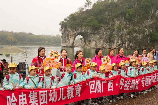 Heartwarming Exchange: Kids from Northeast China Receive Sunny Welcome in Guangxi ☀️ Heartwarming_Exchange__Kids_from_Northeast_China_Receive_Sunny_Welcome_in_Guangxi___