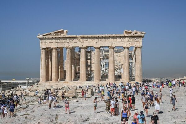 Heat Wave Hits Athens: Acropolis Closes Midday This Wednesday 🌞 Heat_Wave_Hits_Athens__Acropolis_Closes_Midday_This_Wednesday__