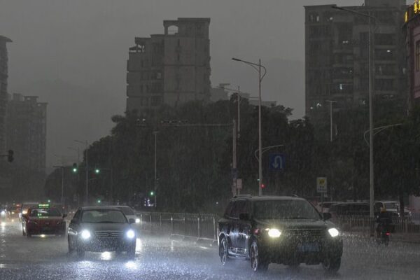 Heavy Rain Alert: South China Braces for Soaking Showers 🌧️ Heavy_Rain_Alert__South_China_Braces_for_Soaking_Showers___