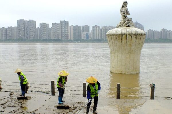 🌧️ Heavy Rains Hit Southern China: Flood Precautions Intensify in Pearl River Basin ___Heavy_Rains_Hit_Southern_China__Flood_Precautions_Intensify_in_Pearl_River_Basin