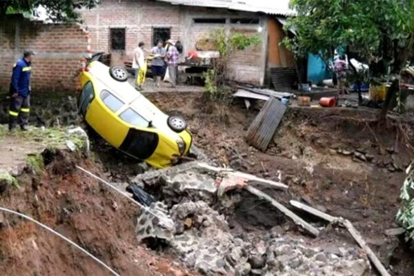 🌧️ Heavy Rains Sweep Central America, Raising Landslide Warnings ___Heavy_Rains_Sweep_Central_America__Raising_Landslide_Warnings video poster
