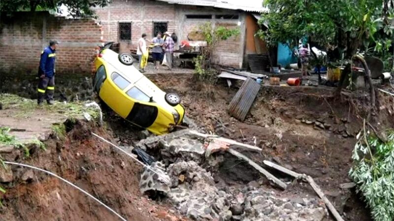 Heavy_Rains_Sweep_Central_America__Raising_Landslide_Warnings_poster - News for amigos, by amigos ___Heavy_Rains_Sweep_Central_America__Raising_Landslide_Warnings video poster