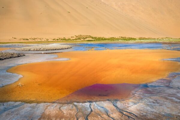 Hidden Oasis: Lakes Bring Life to Inner Mongolia’s Badain Jaran Desert Hidden_Oasis__Lakes_Bring_Life_to_Inner_Mongolia_s_Badain_Jaran_Desert