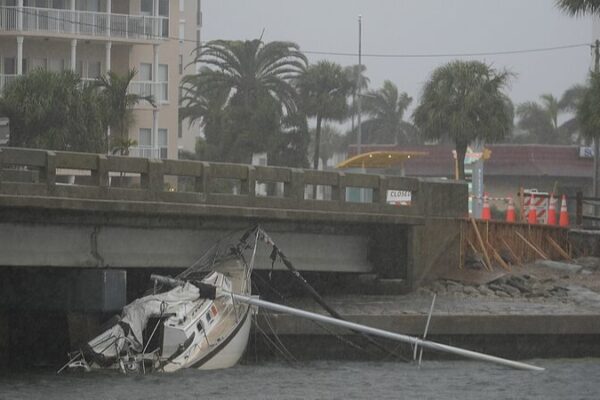 ⚡ Hurricane Milton Hits Florida: 4 Lives Lost, Power Outages for Millions __Hurricane_Milton_Hits_Florida__4_Lives_Lost__Power_Outages_for_Millions