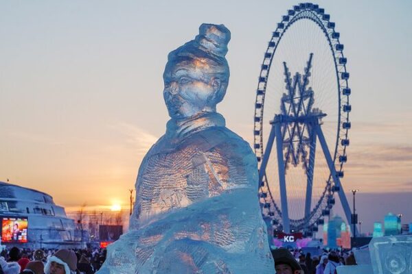 Ice Terracotta Warriors Dazzle Visitors at Harbin’s Winter Wonderland Ice_Terracotta_Warriors_Dazzle_Visitors_at_Harbin_s_Winter_Wonderland