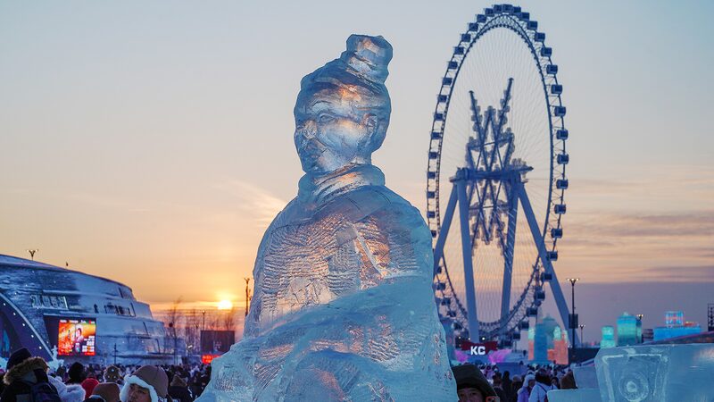 Ice_Terracotta_Warriors_Dazzle_Visitors_at_Harbin_s_Winter_Wonderland - News for amigos, by amigos Ice_Terracotta_Warriors_Dazzle_Visitors_at_Harbin_s_Winter_Wonderland