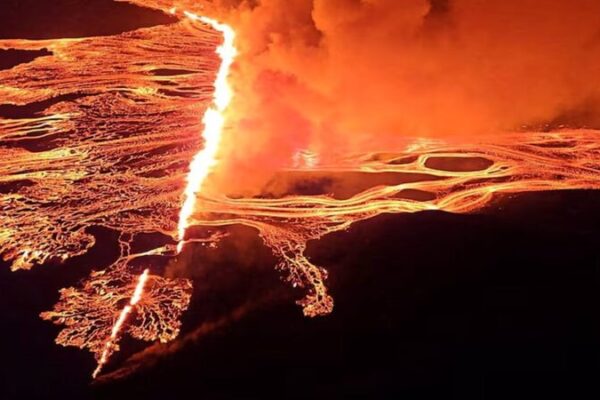 Iceland’s Volcano Continues Lava Show: Fountains of Fire Light Up the Sky Iceland_s_Volcano_Continues_Lava_Show__Fountains_of_Fire_Light_Up_the_Sky