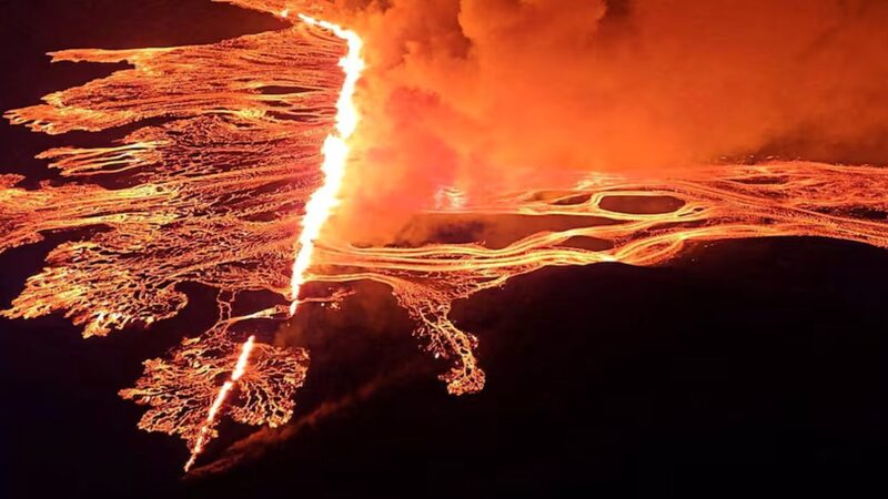 Iceland_s_Volcano_Continues_Lava_Show__Fountains_of_Fire_Light_Up_the_Sky - News for amigos, by amigos Iceland_s_Volcano_Continues_Lava_Show__Fountains_of_Fire_Light_Up_the_Sky