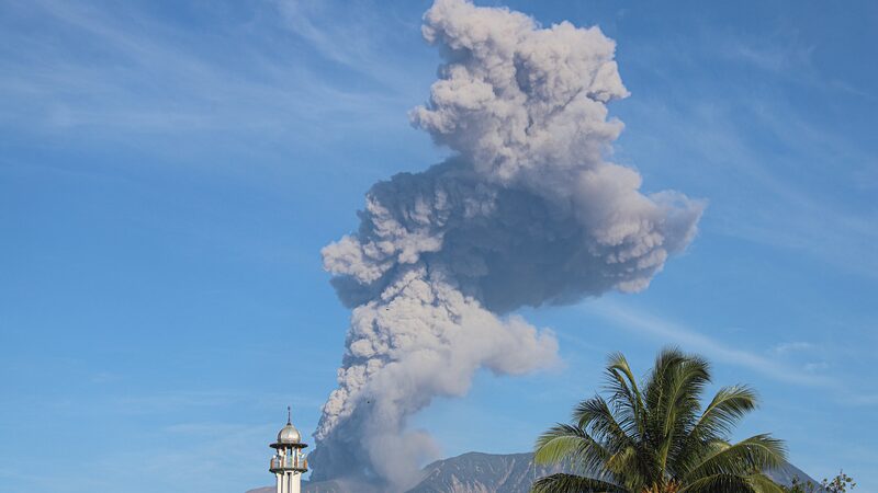 Indonesia_s_Marapi_Volcano_Erupts__Spewing_Ash_and_Hot_Clouds__ - News for amigos, by amigos Indonesia_s_Marapi_Volcano_Erupts__Spewing_Ash_and_Hot_Clouds__