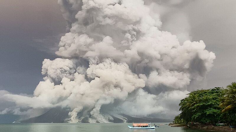 Indonesia_s_Ruang_Volcano_Erupts__Tsunami_Warnings_Issued____ - News for amigos, by amigos Indonesia_s_Ruang_Volcano_Erupts__Tsunami_Warnings_Issued____