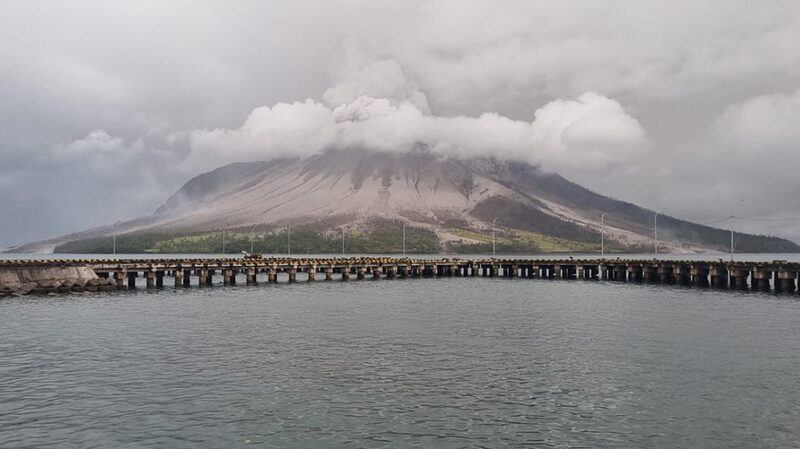 Indonesia_s_Ruang_Volcano_Erupts____Evacuations_and_Airport_Closures_in_North_Sulawesi - News for amigos, by amigos Indonesia_s_Ruang_Volcano_Erupts____Evacuations_and_Airport_Closures_in_North_Sulawesi