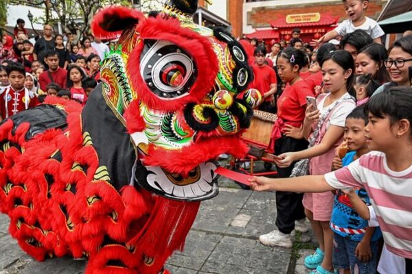 Indonesia’s Spring Festival: A Colorful Fusion of Cultures 🎊 Indonesia_s_Spring_Festival__A_Colorful_Fusion_of_Cultures__