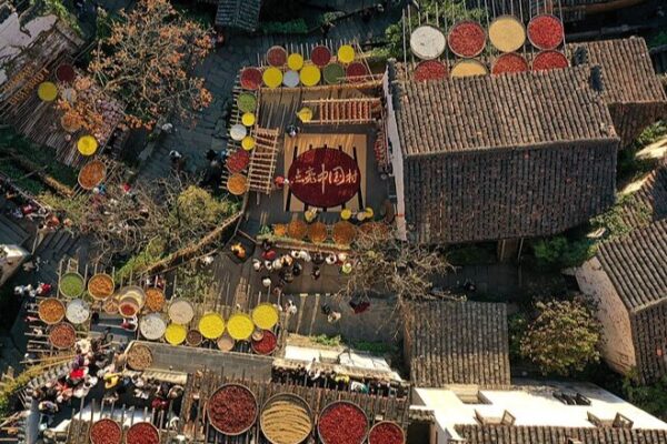 Jiangxi’s Colorful ‘Shai Qiu’: A Vibrant Autumn Tradition Lights Up Wuyuan County Jiangxi_s_Colorful__Shai_Qiu___A_Vibrant_Autumn_Tradition_Lights_Up_Wuyuan_County