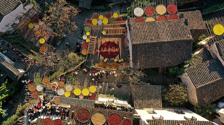 Jiangxi_s_Colorful__Shai_Qiu___A_Vibrant_Autumn_Tradition_Lights_Up_Wuyuan_County - News for amigos, by amigos Jiangxi_s_Colorful__Shai_Qiu___A_Vibrant_Autumn_Tradition_Lights_Up_Wuyuan_County