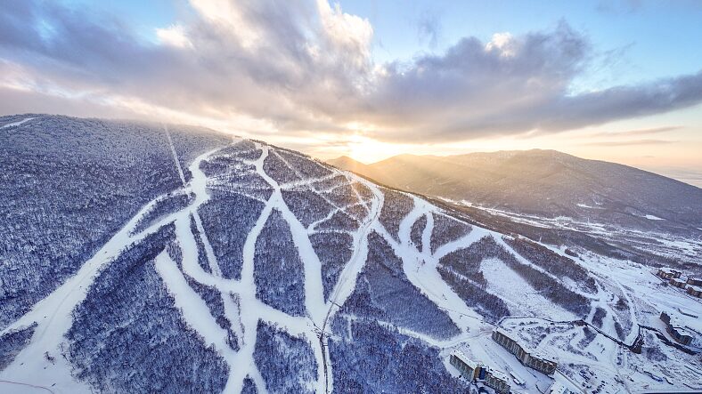 Jilin_s_Beidahu_Ski_Resort_Gears_Up_for_Winter_Thrills_ - News for amigos, by amigos Jilin_s_Beidahu_Ski_Resort_Gears_Up_for_Winter_Thrills_