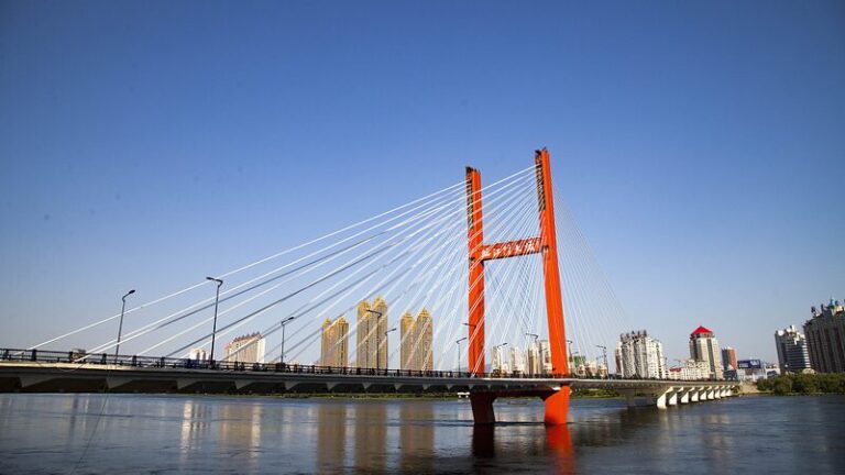 Jilin_s_Linjiangmen_Bridge__Where_History_Meets_Modernity_Over_the_Songhua_River__ video poster