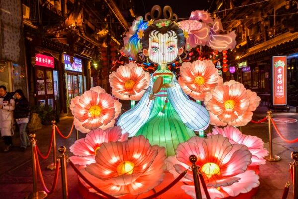 Jinan Shines Bright with Colorful Lanterns for Xiaonian Festival 🎊 Jinan_Shines_Bright_with_Colorful_Lanterns_for_Xiaonian_Festival__