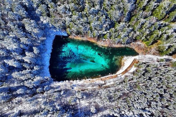 Jiuzhai Valley Transforms into a Fairy-Tale Winter Wonderland 🌨️ Jiuzhai_Valley_Transforms_into_a_Fairy_Tale_Winter_Wonderland___
