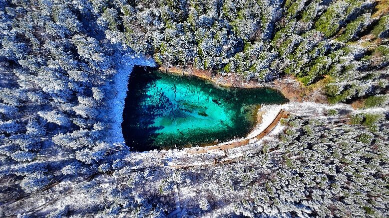Jiuzhai_Valley_Transforms_into_a_Fairy_Tale_Winter_Wonderland___