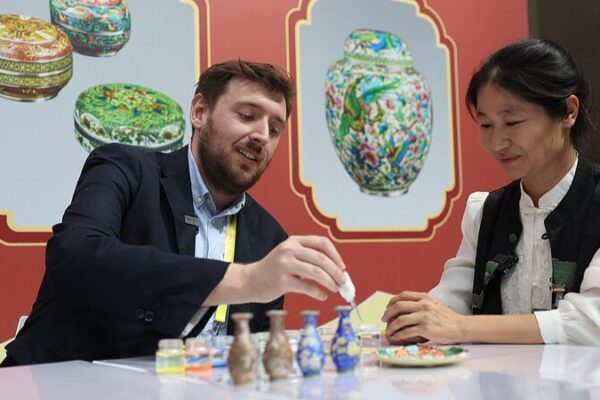 Journalists_Dive_into_Chinese_Culture_at_2024_FOCAC_Summit__