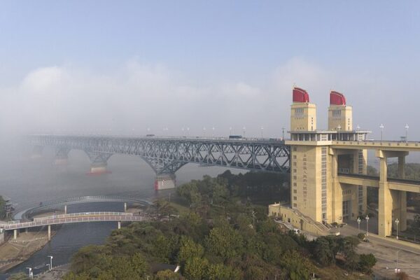 Journey Through Time: A Live Look at China’s Nanjing Yangtze River Bridge 🌉 Journey_Through_Time__A_Live_Look_at_China_s_Nanjing_Yangtze_River_Bridge__ video poster