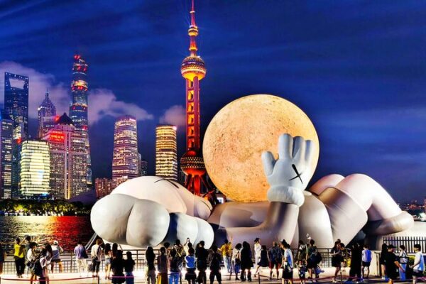KAWS’ “Supermoon” Shines Over Shanghai’s North Bund Ahead of Mid-Autumn Festival 🌙✨ KAWS___Supermoon__Shines_Over_Shanghai_s_North_Bund_Ahead_of_Mid_Autumn_Festival___