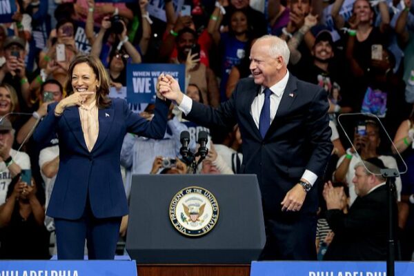 Kamala Harris and Tim Walz Ignite Campaign Trail in Philadelphia Kamala_Harris_and_Tim_Walz_Ignite_Campaign_Trail_in_Philadelphia