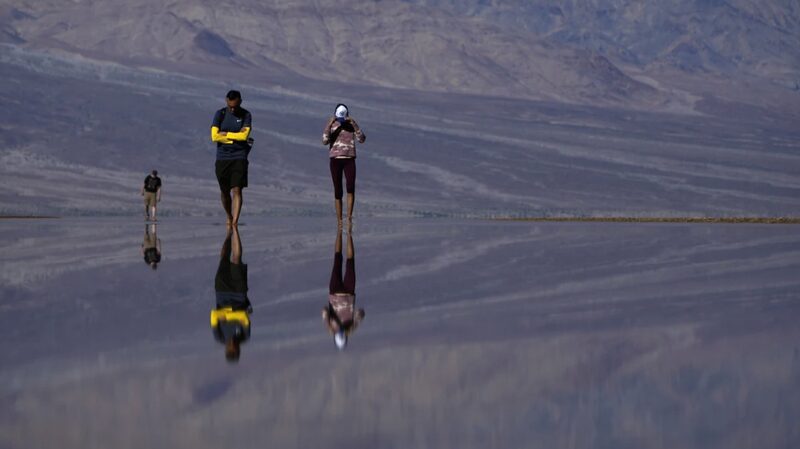 Kayakers_Glide_Through_Rare_Waters_in_Death_Valley_s_Lake_Manly______ - News for amigos, by amigos Kayakers_Glide_Through_Rare_Waters_in_Death_Valley_s_Lake_Manly______