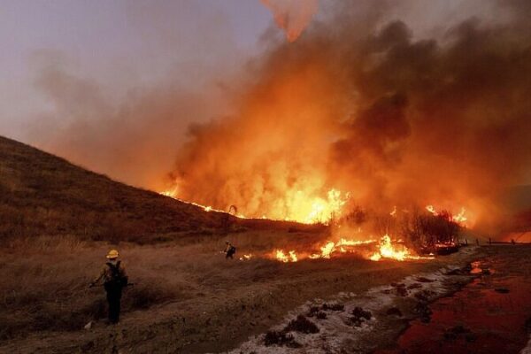 __LA_Wildfires_Destroy_Thousands_of_Homes__Claim_10_Lives