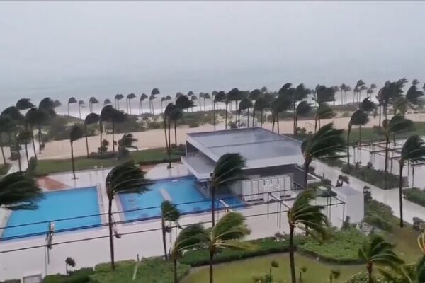 Live: Hurricane Helene Slams Florida with Ferocious Storm 💨 Live__Hurricane_Helene_Slams_Florida_with_Ferocious_Storm__ video poster