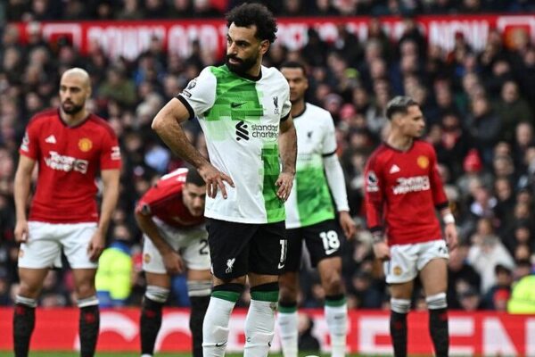⚽ Liverpool’s Missed Chances: Will They Lose the Title to Man Utd? __Liverpool_s_Missed_Chances__Will_They_Lose_the_Title_to_Man_Utd_