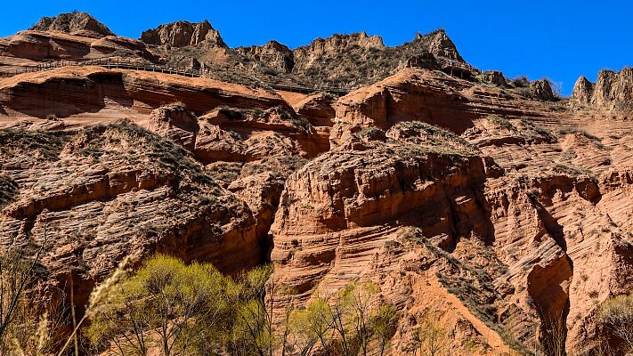 Longzhou_Danxia__Nature_s_Red_Masterpiece_Wows_Visitors - News for amigos, by amigos Longzhou_Danxia__Nature_s_Red_Masterpiece_Wows_Visitors