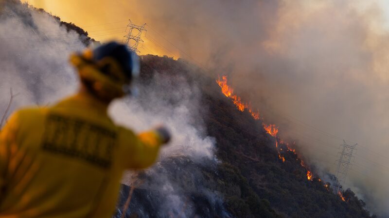 Los_Angeles_Fights_Fierce_Wildfires_as_High_Winds_Threaten_Comeback____ - News for amigos, by amigos Los_Angeles_Fights_Fierce_Wildfires_as_High_Winds_Threaten_Comeback____