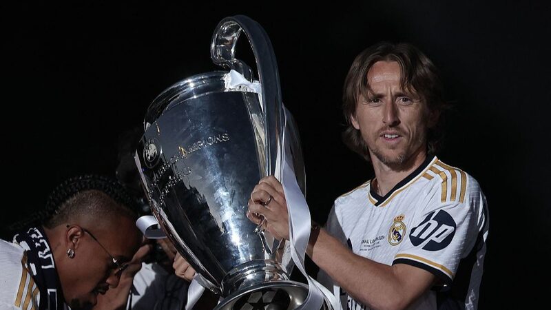 Luka_Modric__signs_one_year_extension_with_Real_Madrid_until_2025____ - News for amigos, by amigos Luka_Modric__signs_one_year_extension_with_Real_Madrid_until_2025____