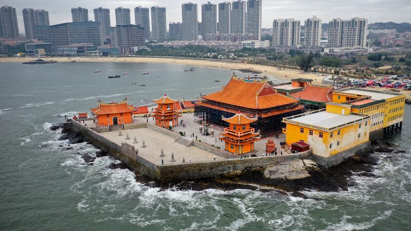 Luojia_Temple__China_s_Floating_Buddhist_Sanctuary___ - News for amigos, by amigos Luojia_Temple__China_s_Floating_Buddhist_Sanctuary___