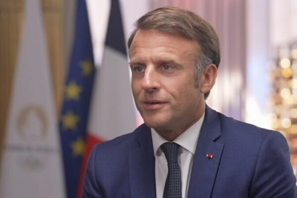 Macron Applauds Chinese Athletes at Paris 2024 Olympics 🇫🇷🇨🇳 Macron_Applauds_Chinese_Athletes_at_Paris_2024_Olympics_____ video poster