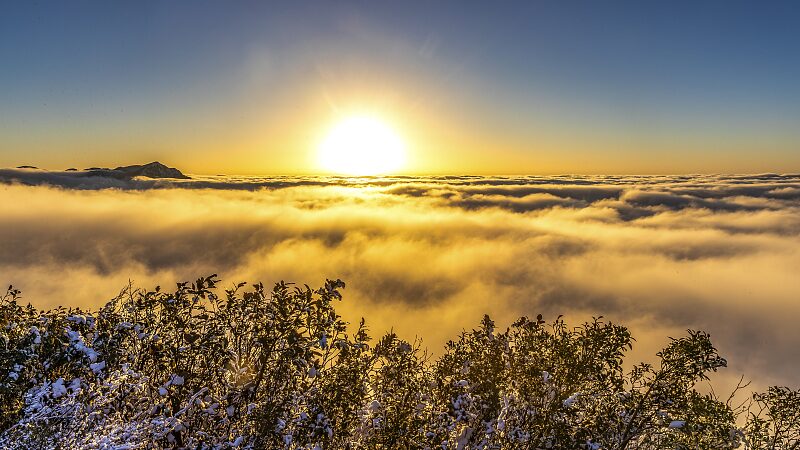 Magical_Rainbow_Encircles_Jinfo_Mountain_in_Chongqing___
