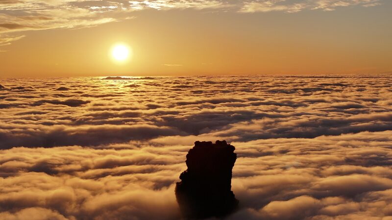 Magical_Sea_of_Clouds_Transforms_Mount_Fanjing_into_a_Dreamscape_poster - News for amigos, by amigos Magical_Sea_of_Clouds_Transforms_Mount_Fanjing_into_a_Dreamscape video poster