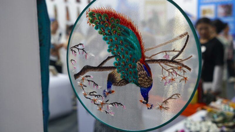 Manchu_Embroidery__China_s_1_300_Year_Old__Oil_Paintings__in_Thread - News for amigos, by amigos Manchu_Embroidery__China_s_1_300_Year_Old__Oil_Paintings__in_Thread