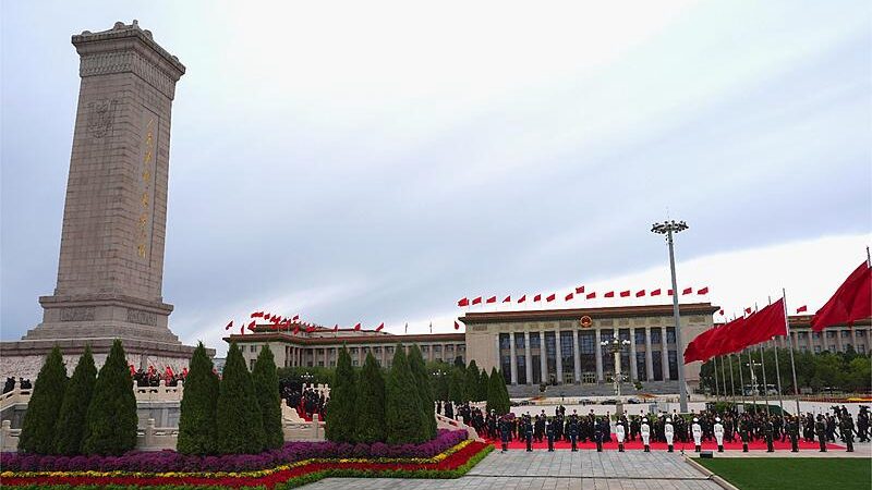 Martyrs__Day_in_Beijing__Xi_Jinping_Honors_Fallen_Heroes_at_Tiananmen_Square_poster - News for amigos, by amigos Martyrs__Day_in_Beijing__Xi_Jinping_Honors_Fallen_Heroes_at_Tiananmen_Square video poster