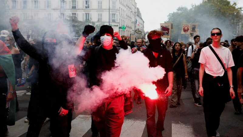 Mass_Protests_Erupt_in_France_Over_Macron_s_Pick_of_Michel_Barnier_as_Prime_Minister - News for amigos, by amigos Mass_Protests_Erupt_in_France_Over_Macron_s_Pick_of_Michel_Barnier_as_Prime_Minister