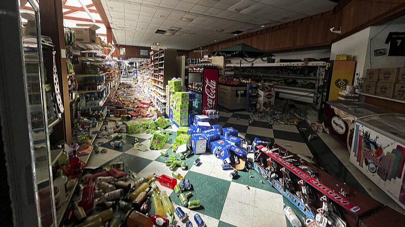 Massive_7_0_Earthquake_Rocks_Northern_California__Triggers_Brief_Tsunami_Warning - News for amigos, by amigos Massive_7_0_Earthquake_Rocks_Northern_California__Triggers_Brief_Tsunami_Warning