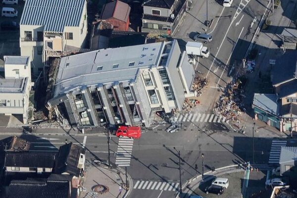 Massive_7_6_Quake_Rocks_Japan_s_Ishikawa_Prefecture__Rescue_Efforts_Ongoing video poster