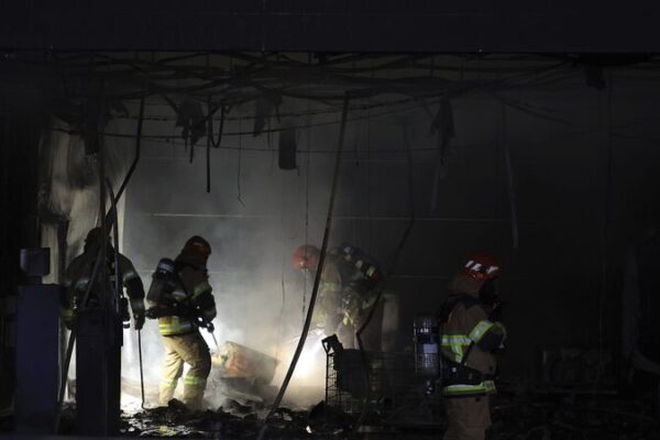 Massive Fire in Seongnam: Heroes Rescue Dozens in Commercial Blaze 🔥 Massive_Fire_in_Seongnam__Heroes_Rescue_Dozens_in_Commercial_Blaze__ video poster