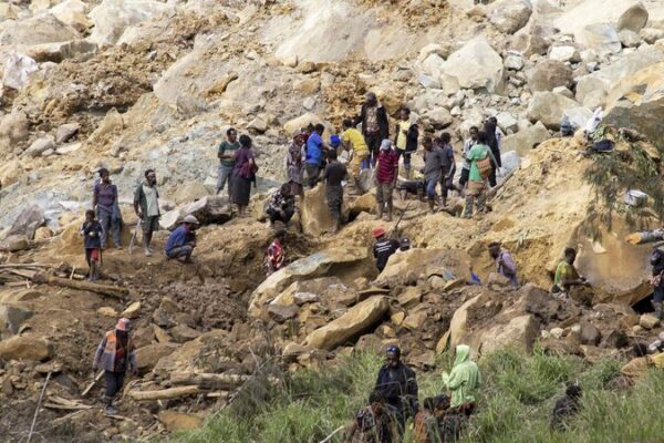 Massive Landslide in Papua New Guinea Buries Over 2,000; Rescuers Face Challenges Massive_Landslide_in_Papua_New_Guinea_Buries_Over_2_000__Rescuers_Face_Challenges video poster