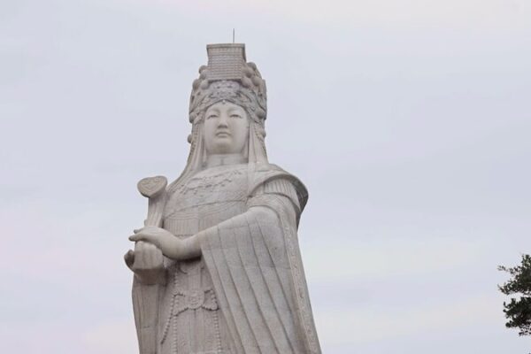 Mazu’s Gaze: The Twin Statues Bridging the Taiwan Strait 🌊 Mazu_s_Gaze__The_Twin_Statues_Bridging_the_Taiwan_Strait__ video poster