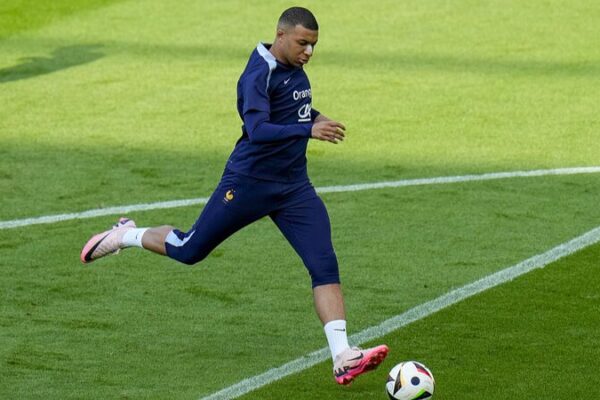 💪 Mbappe Hits the Pitch Ahead of France vs. Netherlands Euro Clash! __Mbappe_Hits_the_Pitch_Ahead_of_France_vs__Netherlands_Euro_Clash_